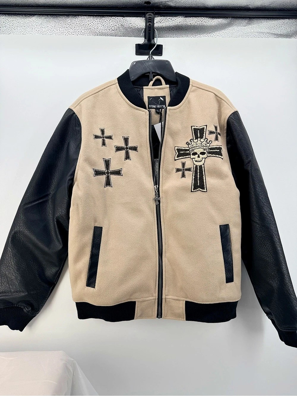 Stone Falcon Skull Cross Varsity Bomber Jacket Tan Black Men’s Size XL NWT